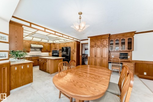 1720 Bearspaw Drive E, Edmonton, AB - Indoor Photo Showing Dining Room