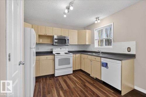 40 Birchglen Crescent, Leduc, AB - Indoor Photo Showing Kitchen With Double Sink