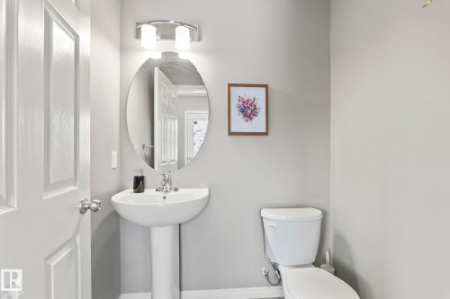 Bathroom with toilet and baseboards - 3221 Cherry Cres Sw, Edmonton, AB - Indoor Photo Showing Bathroom
