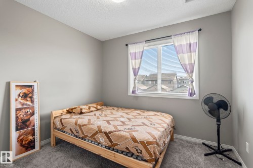 Bedroom with carpet and a textured ceiling - 3221 Cherry Cres Sw, Edmonton, AB - Indoor Photo Showing Bedroom