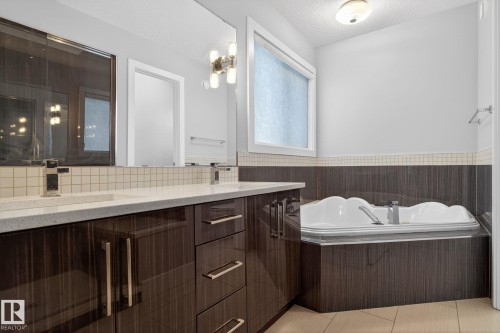 3964 Claxton Loop, Edmonton, AB - Indoor Photo Showing Bathroom