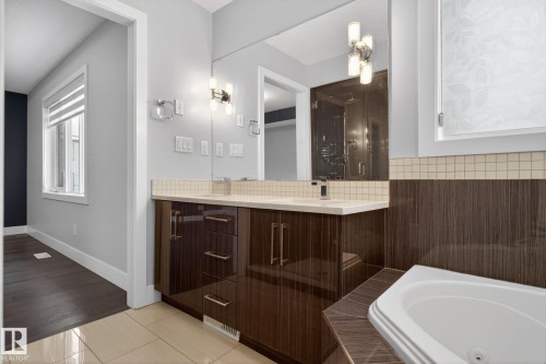 3964 Claxton Loop, Edmonton, AB - Indoor Photo Showing Bathroom