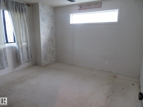 View of carpeted empty room - 2945 26 Street, Edmonton, AB - Indoor