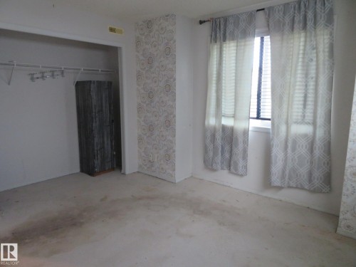 Unfurnished room featuring concrete floors - 2945 26 Street, Edmonton, AB - Indoor