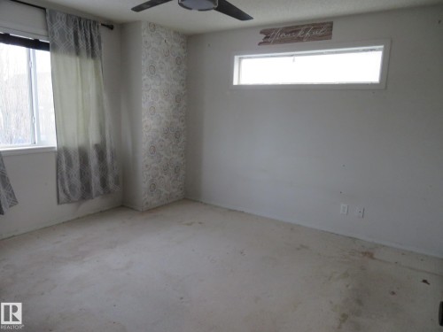 Carpeted spare room with ceiling fan - 2945 26 Street, Edmonton, AB - Indoor