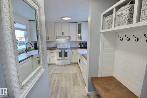 3519 16A Avenue, Edmonton, AB - Indoor Photo Showing Kitchen