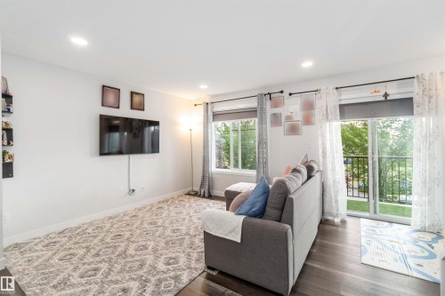 3 3305 Orchards Link Sw, Edmonton, AB - Indoor Photo Showing Living Room