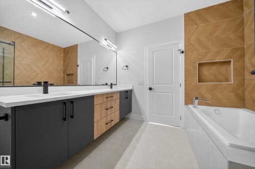 437 Crystal Creek Link, Leduc, AB - Indoor Photo Showing Bathroom