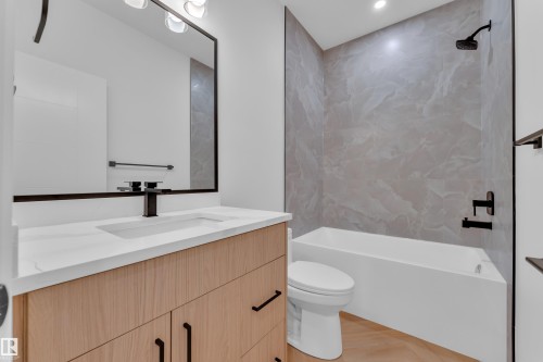 Full bathroom with vanity, shower / tub combination, and light wood finished floors - 38 Grayson Green, Stony Plain, AB - Indoor Photo Showing Bathroom