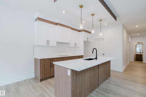 4 Meadowgrove Landing, Spruce Grove, AB - Indoor Photo Showing Kitchen With Upgraded Kitchen