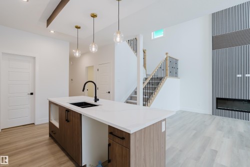 4 Meadowgrove Landing, Spruce Grove, AB - Indoor Photo Showing Kitchen With Double Sink With Upgraded Kitchen