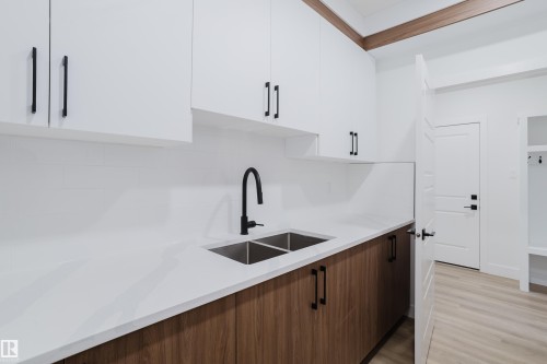 4 Meadowgrove Landing, Spruce Grove, AB - Indoor Photo Showing Kitchen With Double Sink