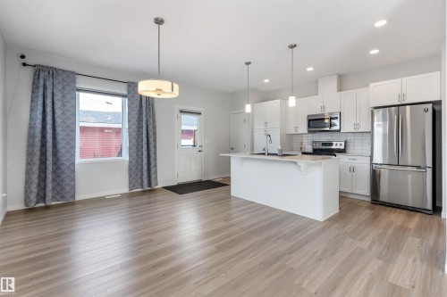 579 Ebbers Way, Edmonton, AB - Indoor Photo Showing Kitchen With Stainless Steel Kitchen With Upgraded Kitchen