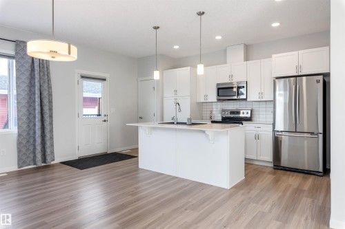 579 Ebbers Way, Edmonton, AB - Indoor Photo Showing Kitchen With Stainless Steel Kitchen With Upgraded Kitchen
