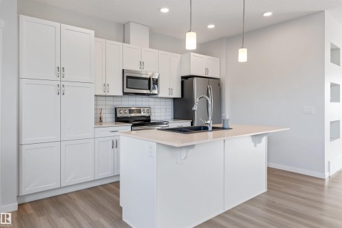 579 Ebbers Way, Edmonton, AB - Indoor Photo Showing Kitchen With Stainless Steel Kitchen With Upgraded Kitchen
