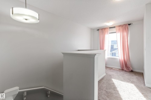 579 Ebbers Way, Edmonton, AB - Indoor Photo Showing Other Room