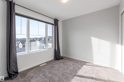 579 Ebbers Way, Edmonton, AB - Indoor Photo Showing Other Room