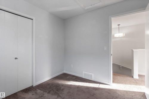 579 Ebbers Way, Edmonton, AB - Indoor Photo Showing Other Room