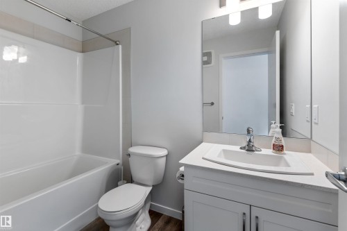 579 Ebbers Way, Edmonton, AB - Indoor Photo Showing Bathroom