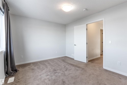 579 Ebbers Way, Edmonton, AB - Indoor Photo Showing Other Room