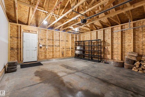 579 Ebbers Way, Edmonton, AB - Indoor Photo Showing Garage