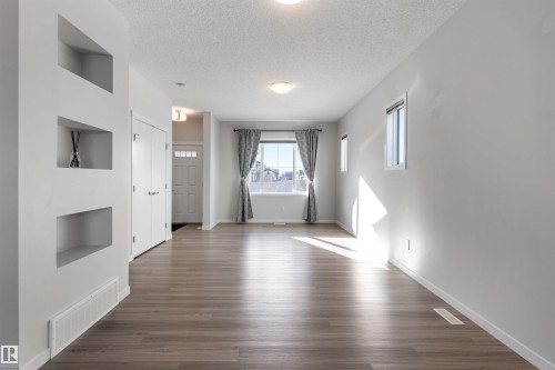 579 Ebbers Way, Edmonton, AB - Indoor Photo Showing Other Room
