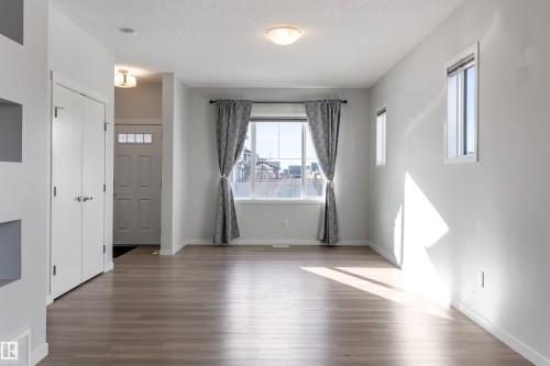 579 Ebbers Way, Edmonton, AB - Indoor Photo Showing Other Room