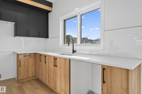 120 Pierwyck Loop, Spruce Grove, AB - Indoor Photo Showing Kitchen