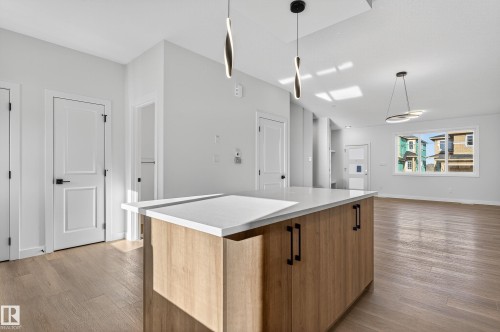 120 Pierwyck Loop, Spruce Grove, AB - Indoor Photo Showing Kitchen