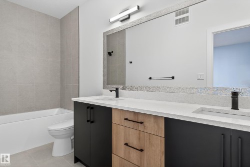 120 Pierwyck Loop, Spruce Grove, AB - Indoor Photo Showing Bathroom
