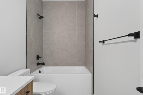 120 Pierwyck Loop, Spruce Grove, AB - Indoor Photo Showing Bathroom