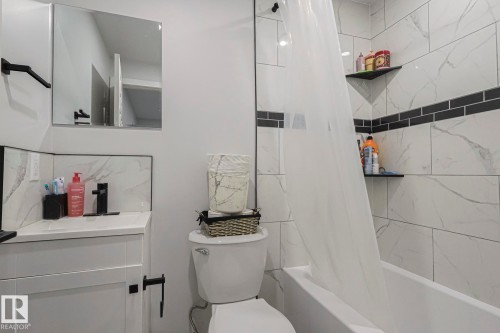 10103 172 Avenue, Edmonton, AB - Indoor Photo Showing Bathroom