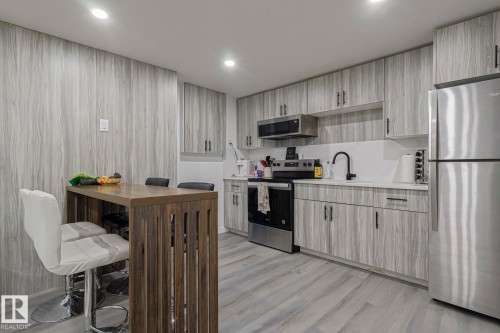10103 172 Avenue, Edmonton, AB - Indoor Photo Showing Kitchen