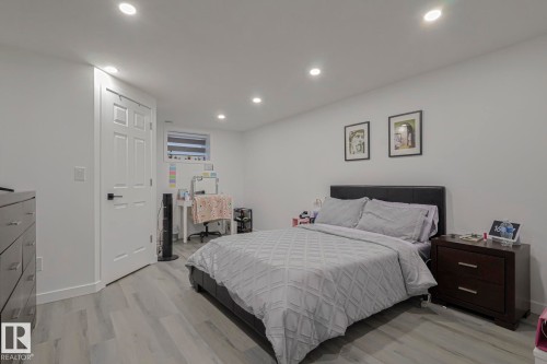 10103 172 Avenue, Edmonton, AB - Indoor Photo Showing Bedroom