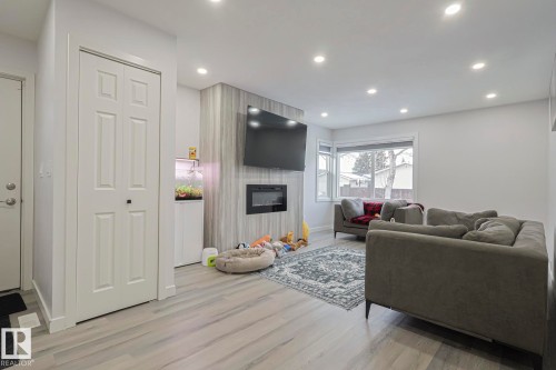 10103 172 Avenue, Edmonton, AB - Indoor Photo Showing Living Room With Fireplace