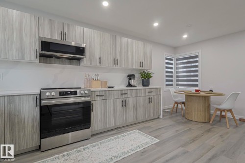 10103 172 Avenue, Edmonton, AB - Indoor Photo Showing Kitchen