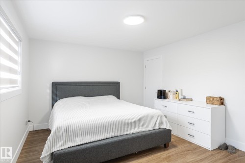 1720 35 Street, Edmonton, AB - Indoor Photo Showing Bedroom