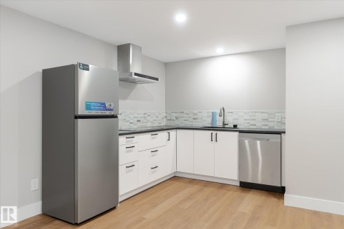 1720 35 Street, Edmonton, AB - Indoor Photo Showing Kitchen