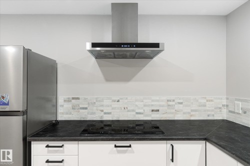 1720 35 Street, Edmonton, AB - Indoor Photo Showing Kitchen