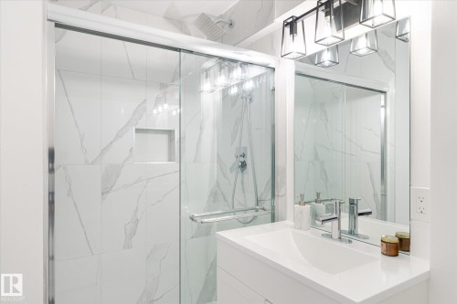 1720 35 Street, Edmonton, AB - Indoor Photo Showing Bathroom