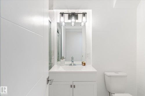 1720 35 Street, Edmonton, AB - Indoor Photo Showing Bathroom
