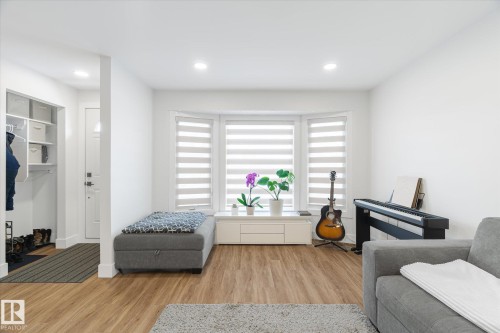 1720 35 Street, Edmonton, AB - Indoor