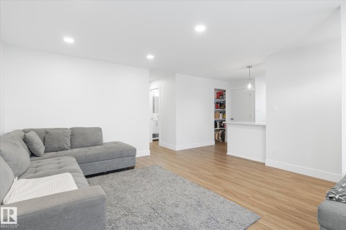 1720 35 Street, Edmonton, AB - Indoor Photo Showing Living Room