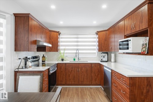 1720 35 Street, Edmonton, AB - Indoor Photo Showing Kitchen