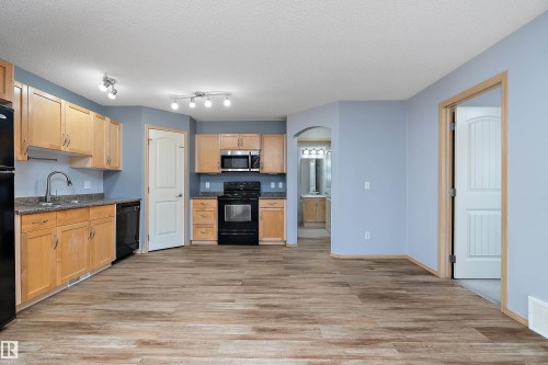 65 604 62 Street, Edmonton, AB - Indoor Photo Showing Kitchen