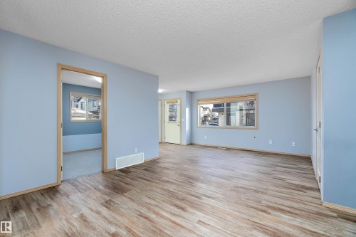 65 604 62 Street, Edmonton, AB - Indoor Photo Showing Living Room
