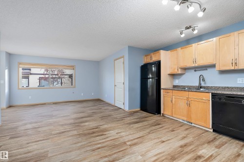 65 604 62 Street, Edmonton, AB - Indoor Photo Showing Kitchen