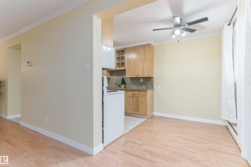 102 9925 83 Avenue, Edmonton, AB - Indoor Photo Showing Kitchen