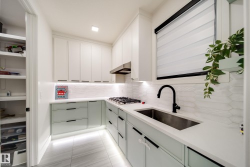 4416 Suzanna Crescent, Edmonton, AB - Indoor Photo Showing Kitchen With Upgraded Kitchen