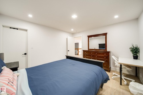 4416 Suzanna Crescent, Edmonton, AB - Indoor Photo Showing Bedroom
